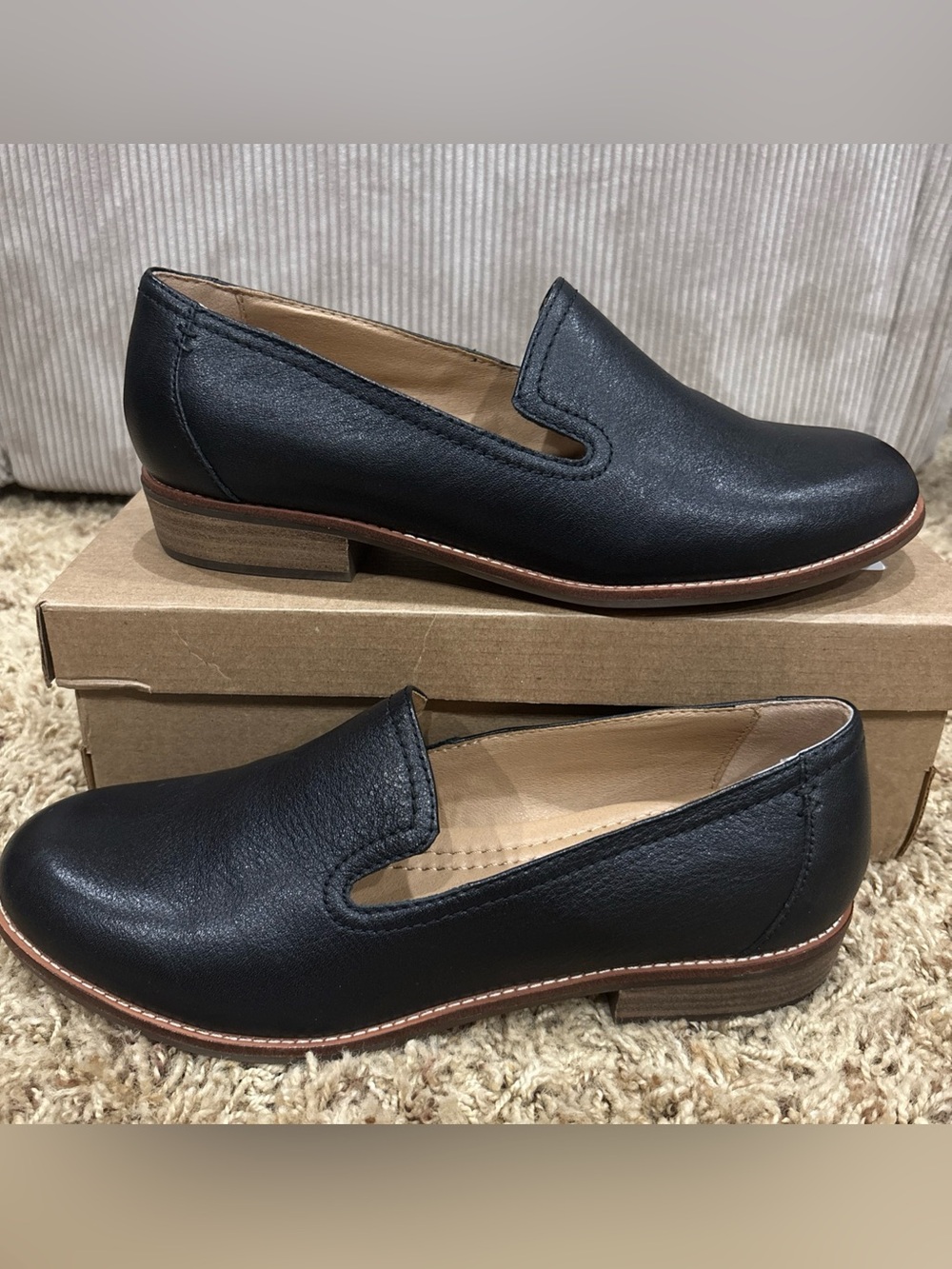 Earth Women's Edna Round Toe Casual Slip-on Loafers Black Size 8.5 Wide